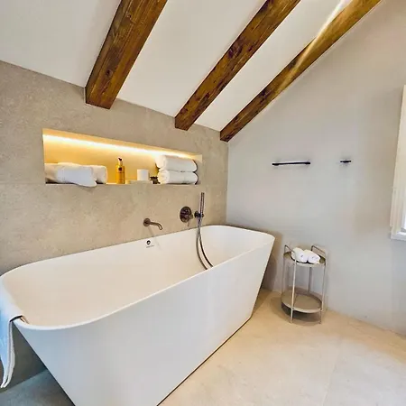 Maxima Comoda Luxury Villa